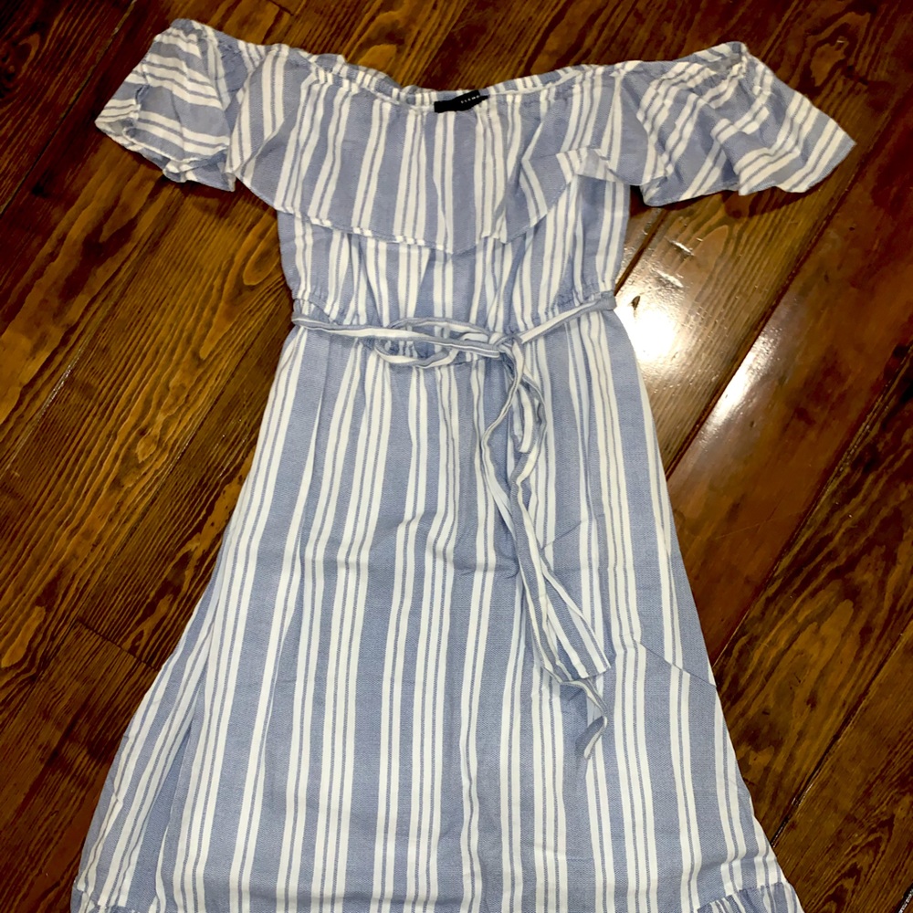 Flowy off-the-shoulder Midi Dress